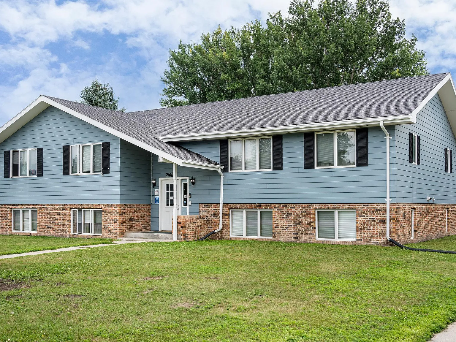 3 bed, 845 sqft, $1,080 — Photo 1
