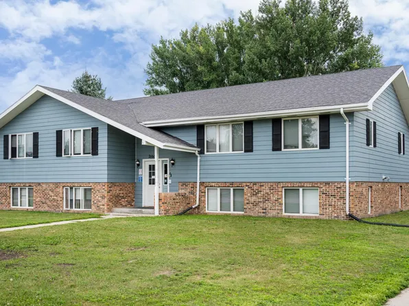 2100 8th Ave NW APT 3, East Grand Forks, MN 56721