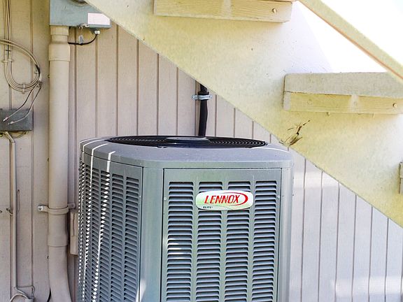 2nd image of 714 Golf Course Rd