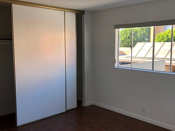 4th image of 14715 S Budlong Ave APT 2