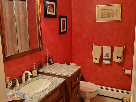 3rd (Hall) bathroom