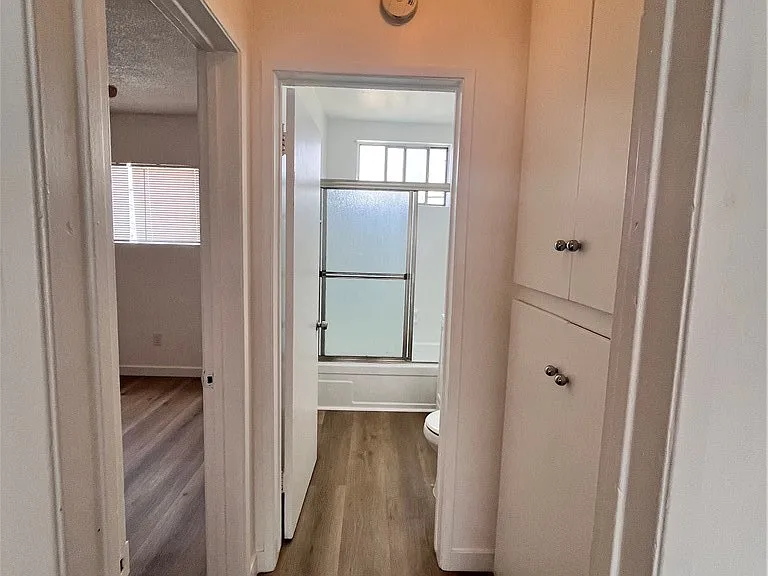 2844 Ardmore Ave #8 — Photo 7