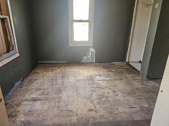 4th image of 524 Vincent Ave