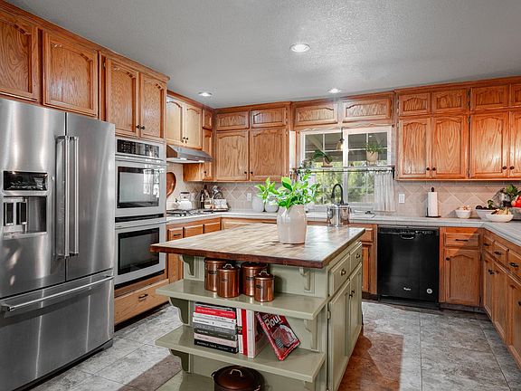2nd image of 22052 Melrose Ct