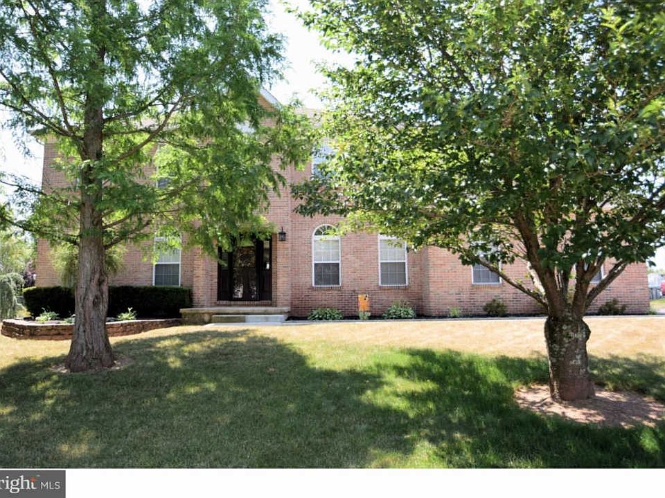 2nd image of 63 Llewellyn Ln