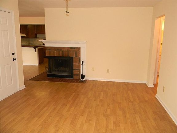 3rd image of 4411 Clovelly Ct