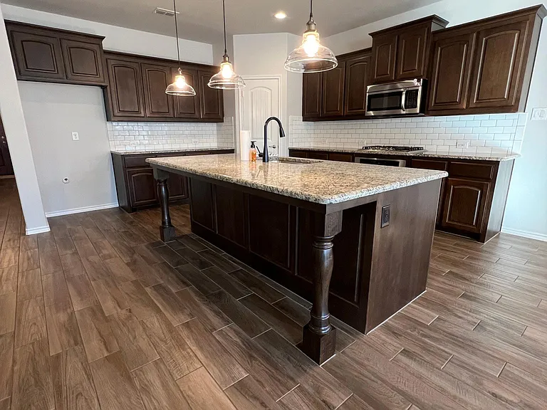 1805 Lark Ln — Photo 8