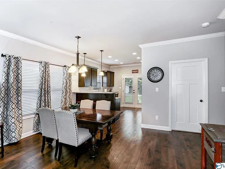 1106 Halsey Ave NE — Photo 7
