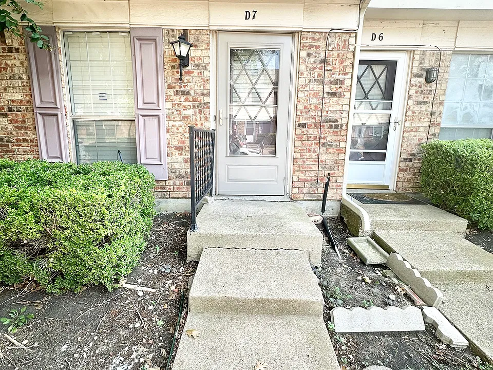 613 Carriagehouse Ln #D-7