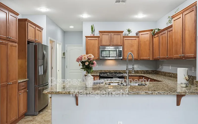 3 bed, 2.5 bath, 1941 sqft, $1,995 — Photo 3