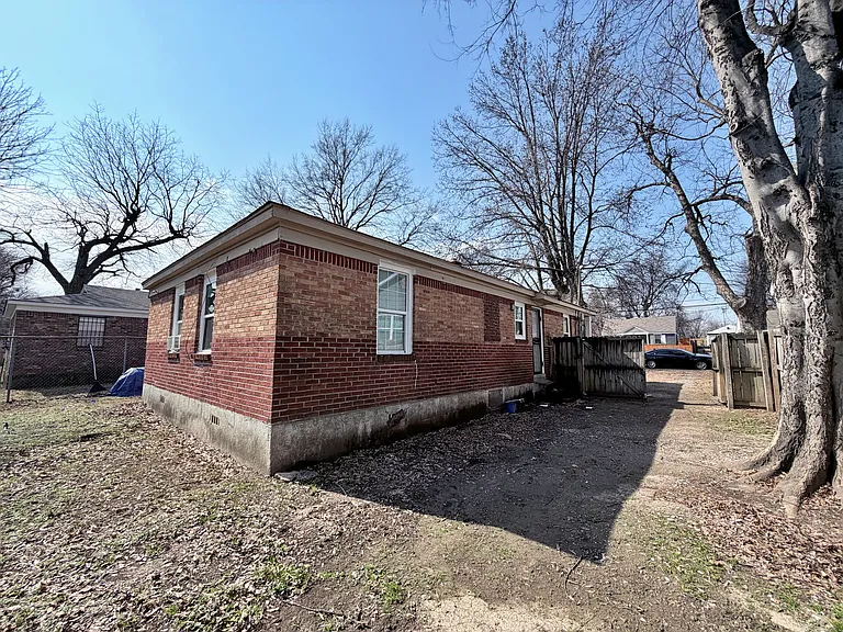 684 Lipford St — Photo 9