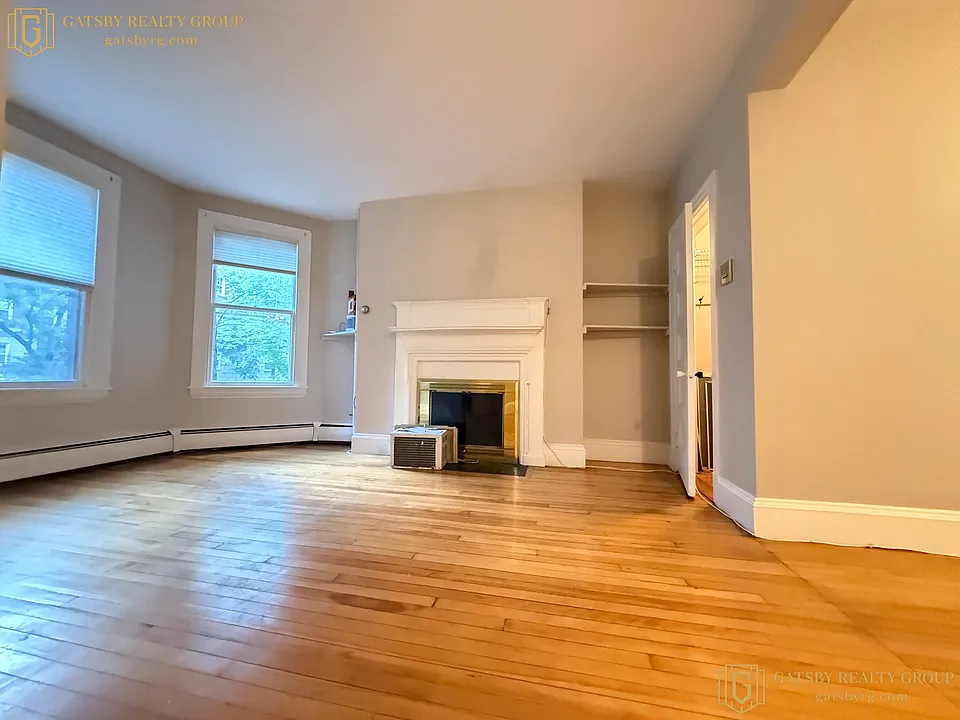 6 Arlington St #11