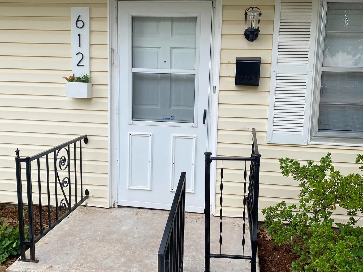 612 W Main St — Photo 2