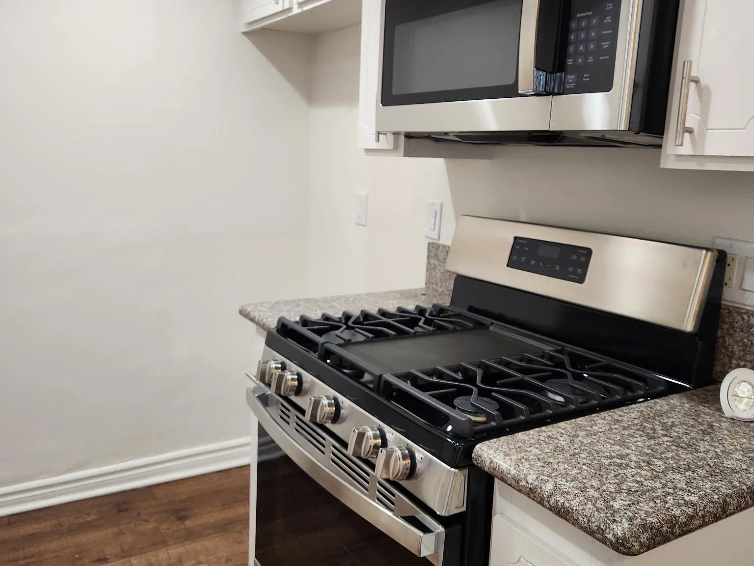 Coral Pines Apartments — Photo 3