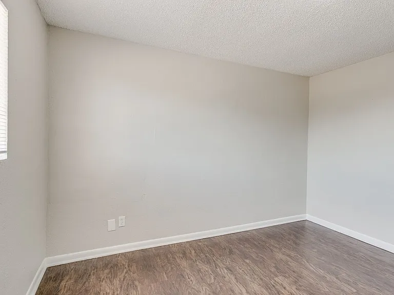 2400 Nottingham Way — Photo 35