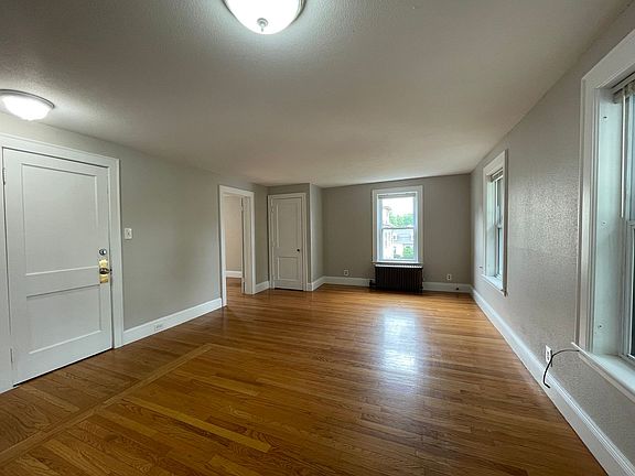 2nd image of 29 Camden St #2