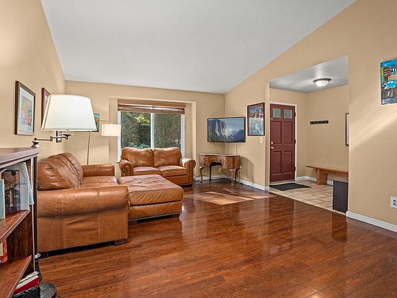 2nd image of 925 Hazel Avenue