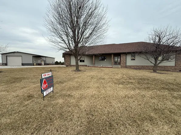 210 E Buffalo Cir, Hastings, NE 68901
