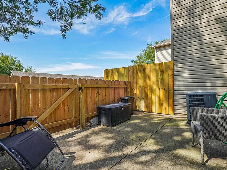 7865 Meadowhaven Blvd — Photo 24