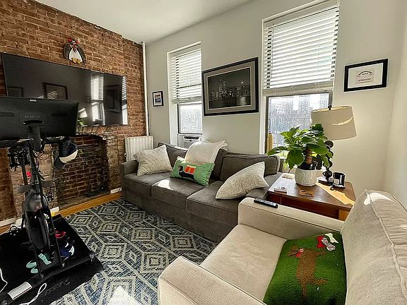 4th image of 152 8th Ave APT 5S