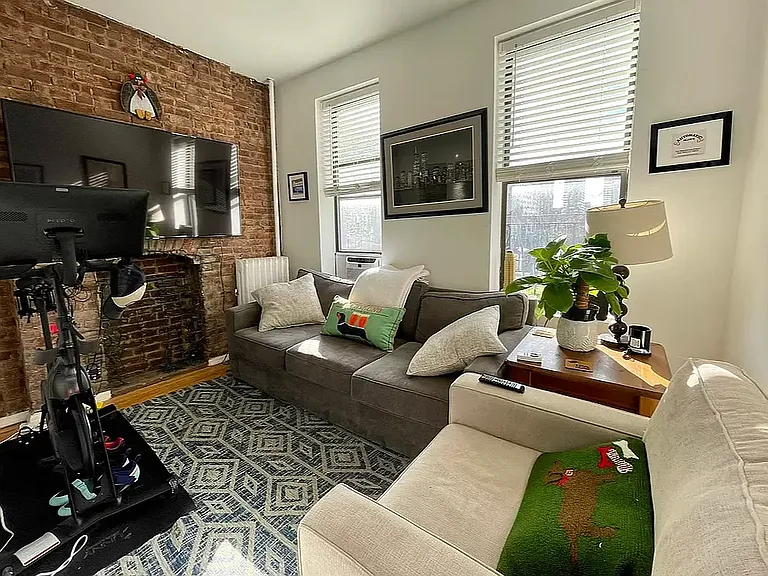 152 8th Ave #5S — Photo 4
