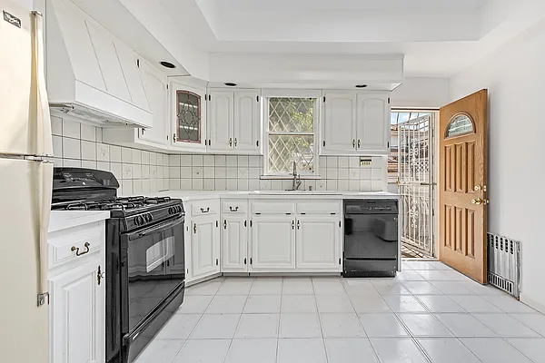 Sold by Compass | media 10