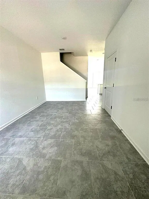 3 bed, 2.5 bath, 1834 sqft, $1,850 — Photo 2