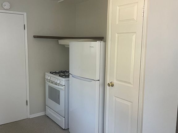 2nd image of 309 W Matilija St