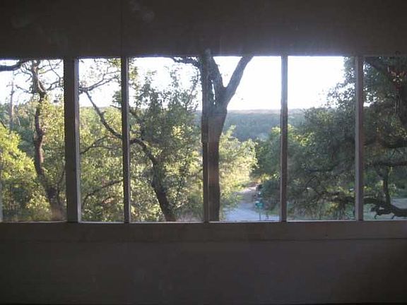 5th image of 715 Lovers Ln