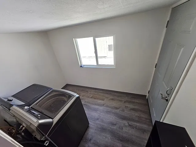 7 California Ave — Photo 4