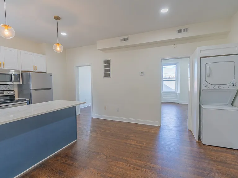641 N 15th St #5 — Photo 3