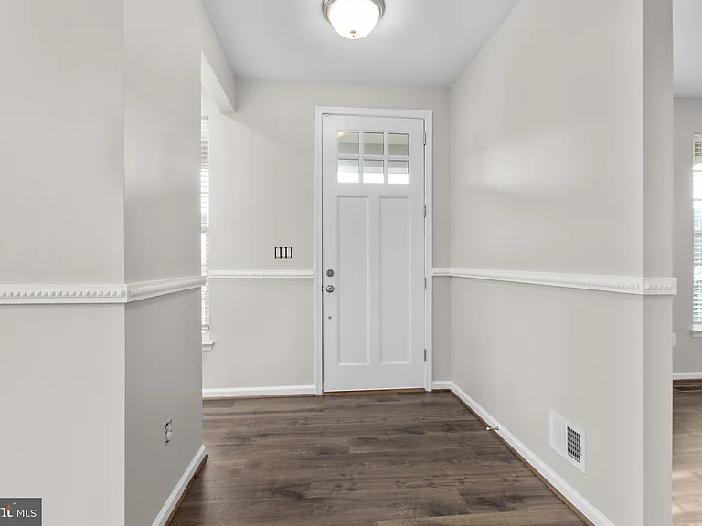 930 Forsythia Ln — Photo 7