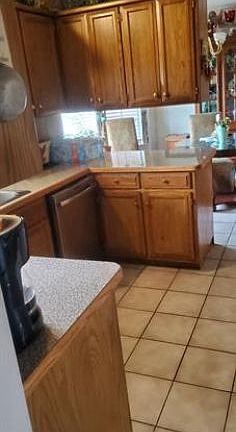 5th image of 923 Sylvia St