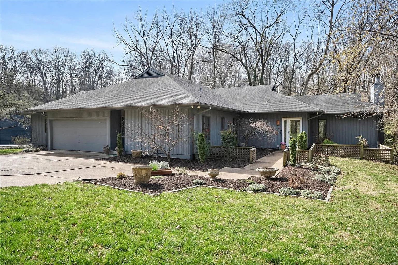 109 N Ballas Rd #B photo 1