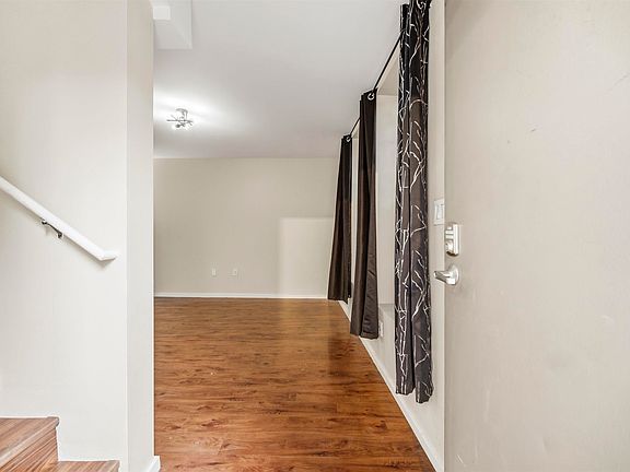 3rd image of 425 28th St #101B