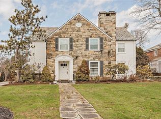 21899 Parnell Rd, Shaker Heights, OH 44122