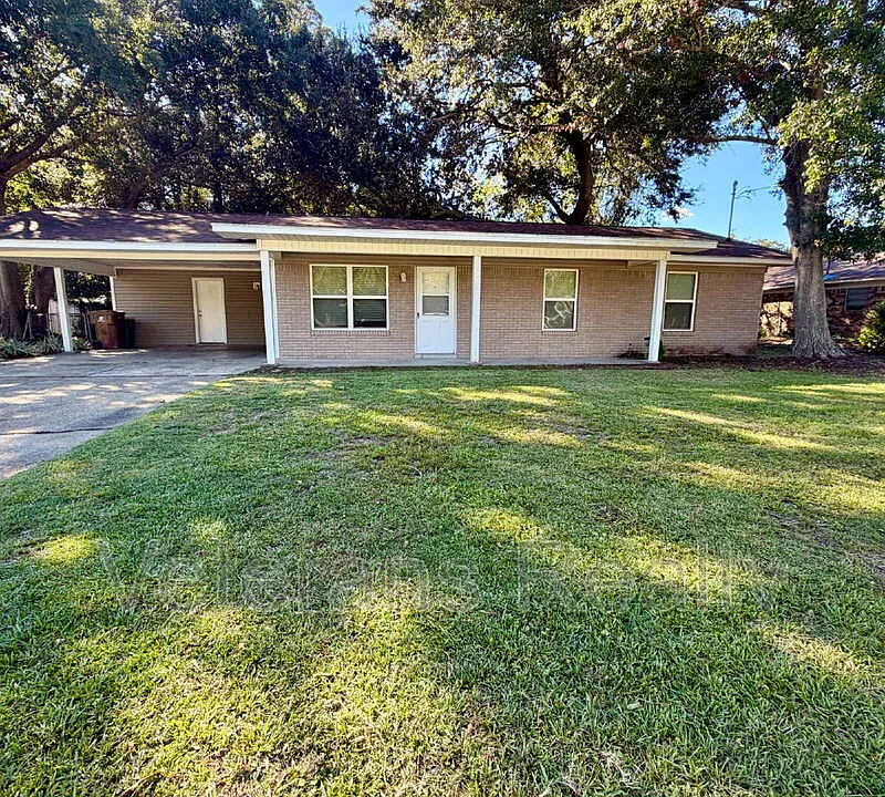 113 Alverado Dr