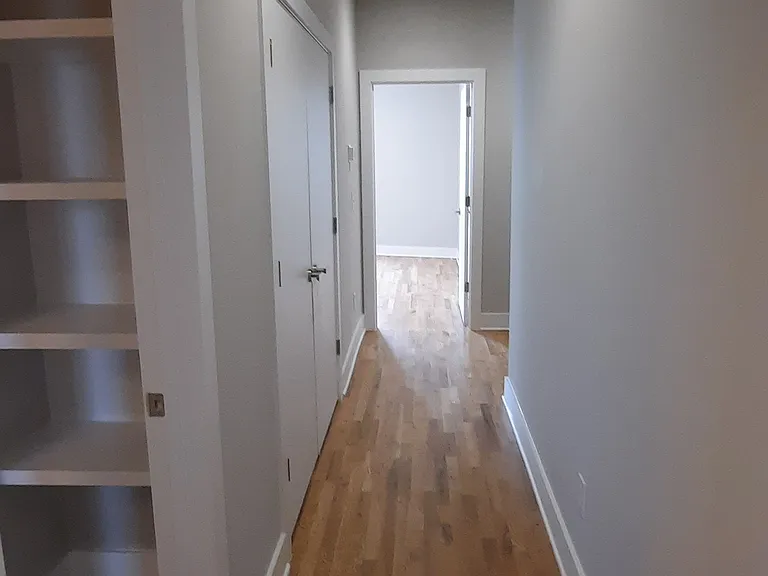 490 W Trinity Ln — Photo 18