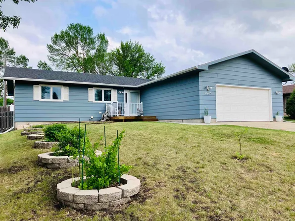 1625 11th St SW, Minot, ND 58701