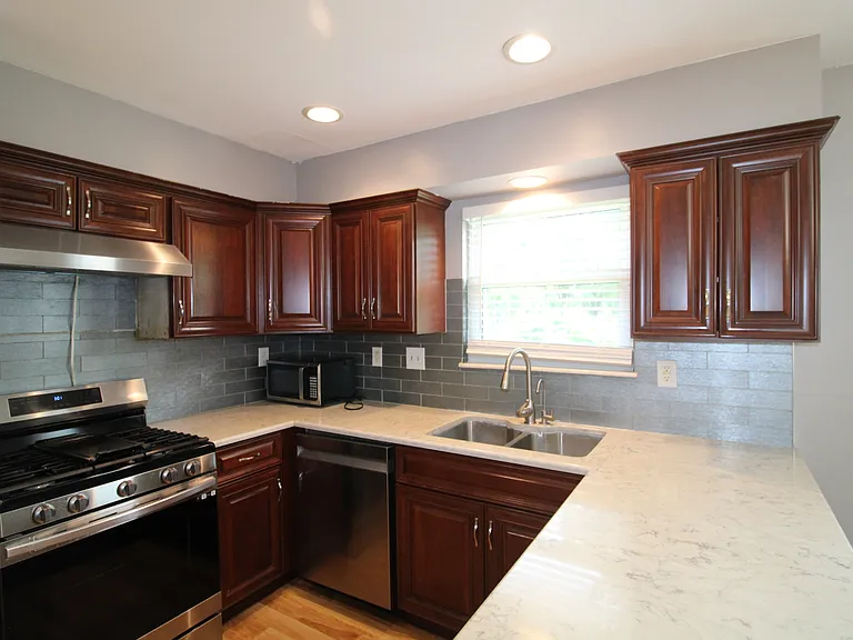 912 Oakwood Farms Ln — Photo 36