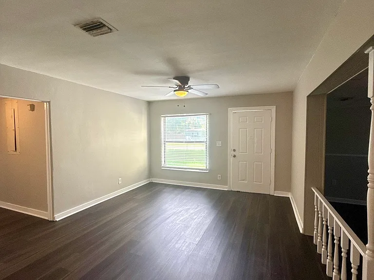 1719 Wofford Ave — Photo 6