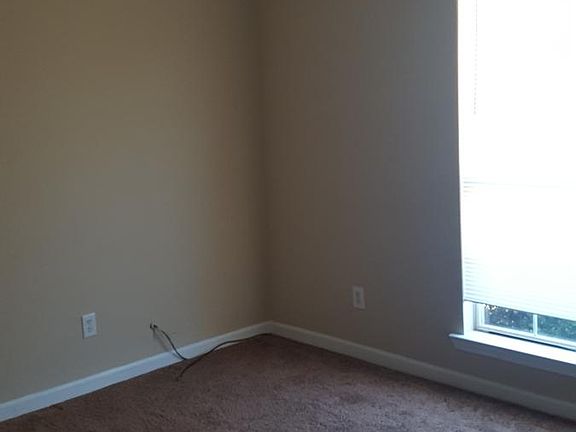 4th image of 422 Autumn Lake Ct