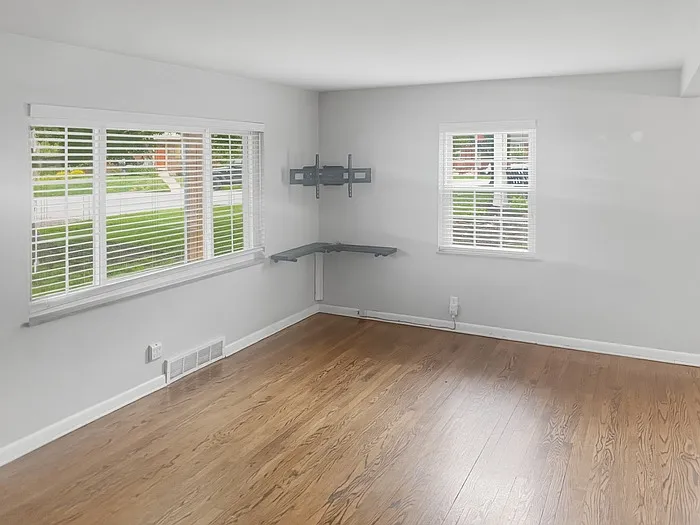 221 Sergeant Ave — Photo 2