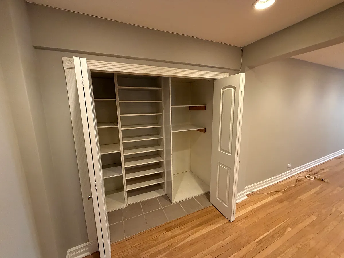 Building Photo - 445 W 240th St #5C