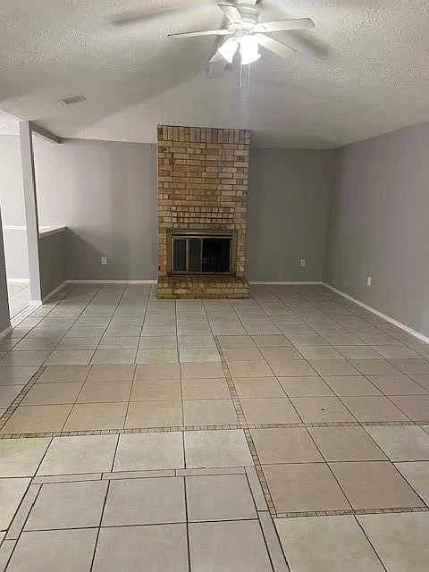 4 bed, 2.0 bath, 1821 sqft, $1,700 — Photo 4