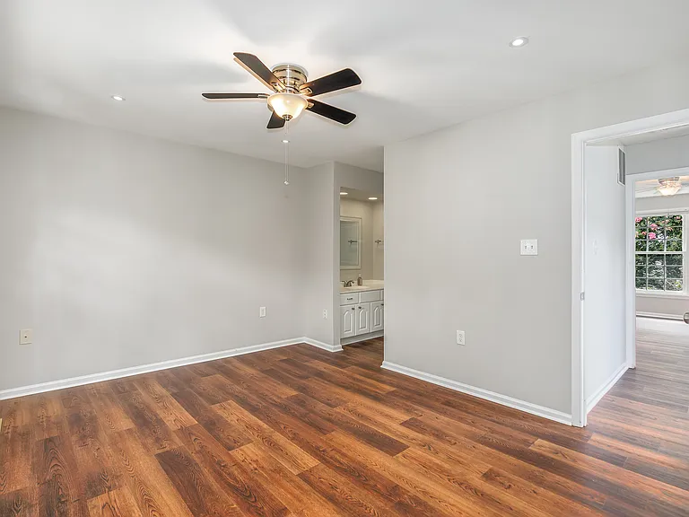 2526 S Arlington Mill Dr — Photo 8