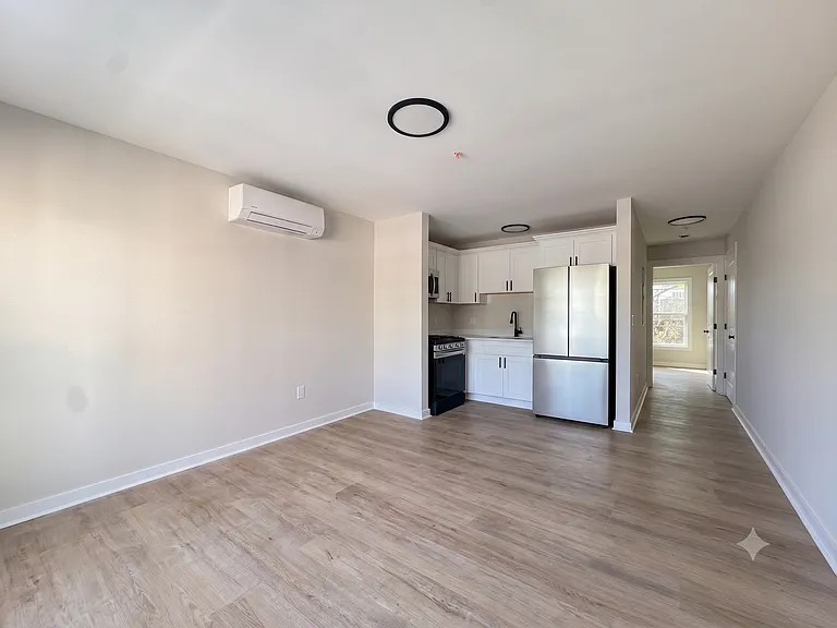 358 Campbell Ave — Photo 1