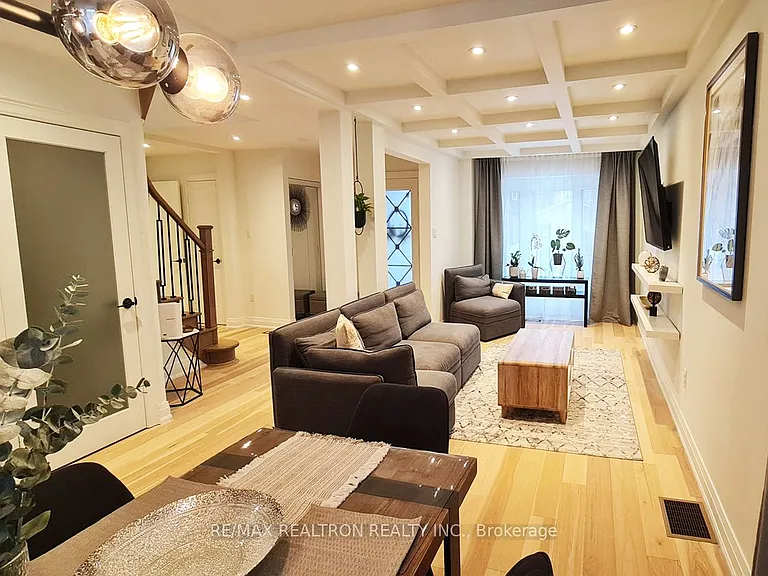657 Cognac Cres #UPPER — Photo 3