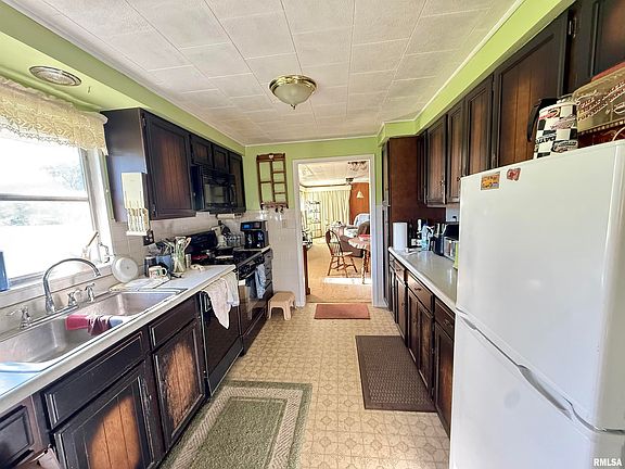 5th image of 1005 Spring Bay Rd