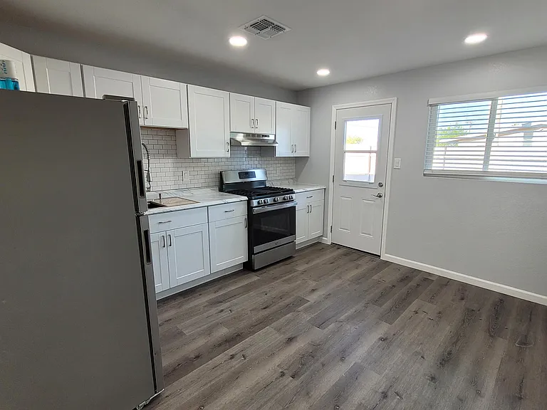 4933 E Willetta St #5 — Photo 47
